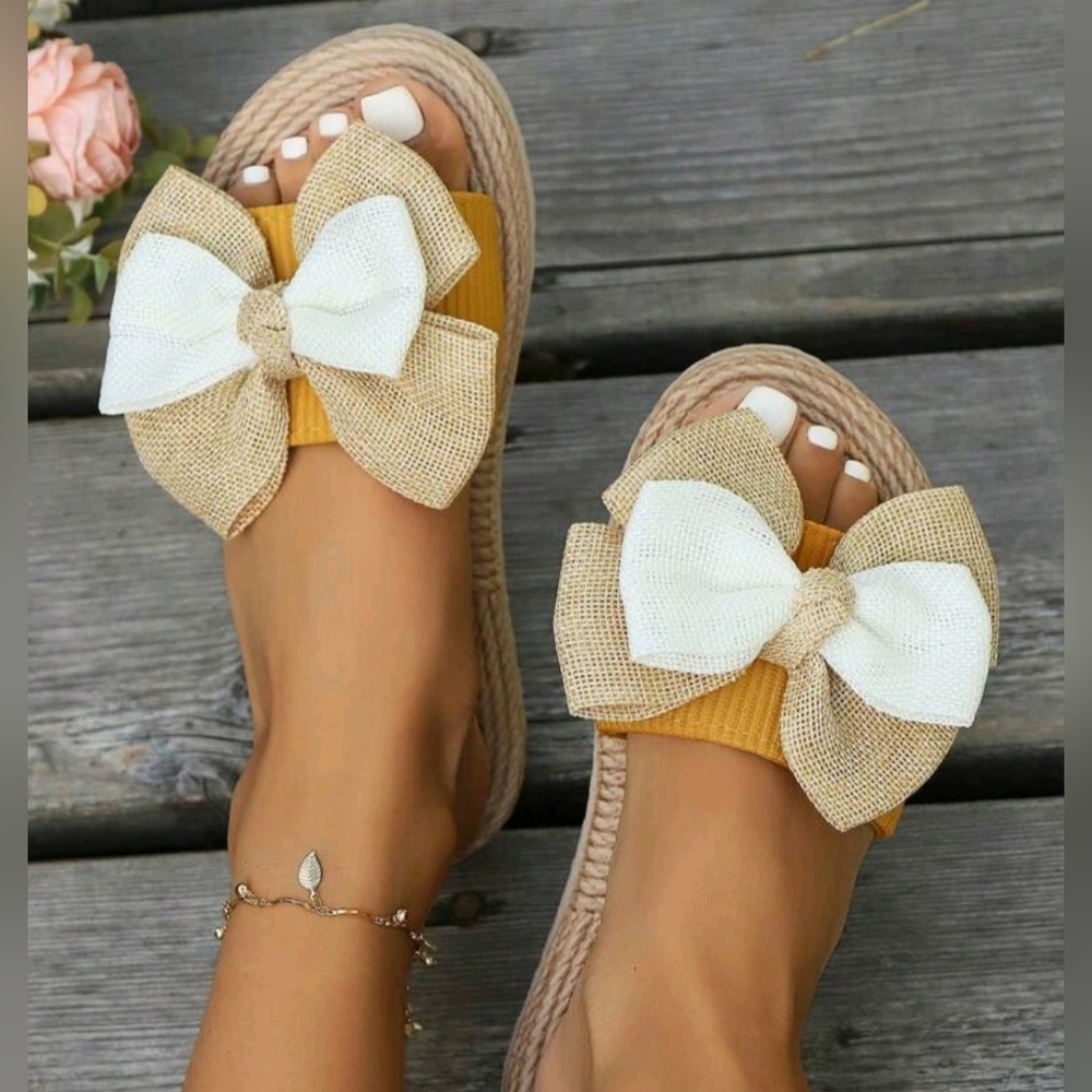 Stylish Women's Sandals with Bow Accent